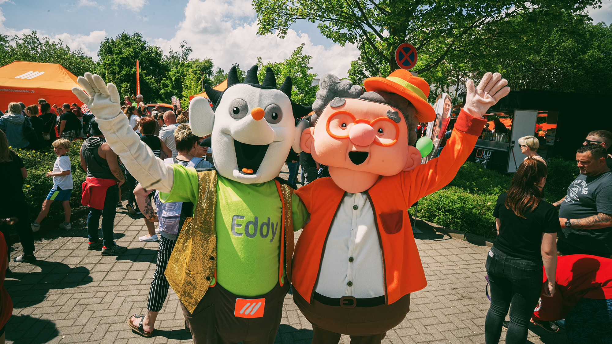 Wohnbau-Maskottchen Eddy und Friedrich freuen sich auf viele große und kleine Gäste beim Igelfest am 17.05.2025