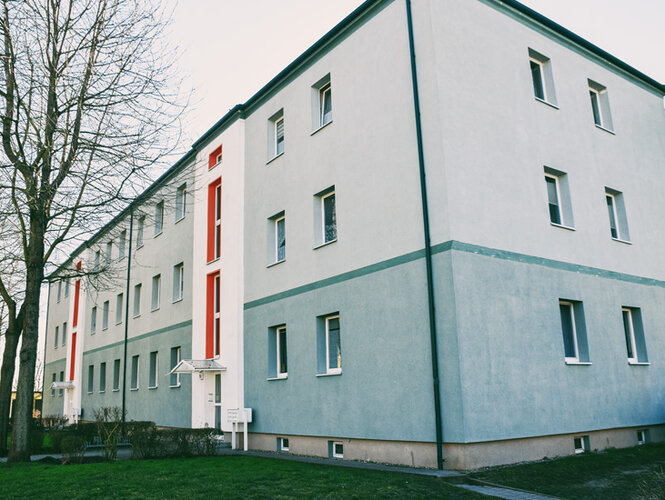 Zum Mietangebot verlinktes Bild: Ansehen, Einziehen, Zuhause sein. Frisch für Sie saniert.