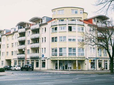 Bild 1 zum Mietangebot Großzügige 3-Zimmer-Wohnung mit Aufzug erreichbar.