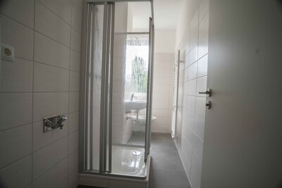 Bild 7 zum Mietangebot Frisch saniert mit Dusche im 1. Obergeschoss