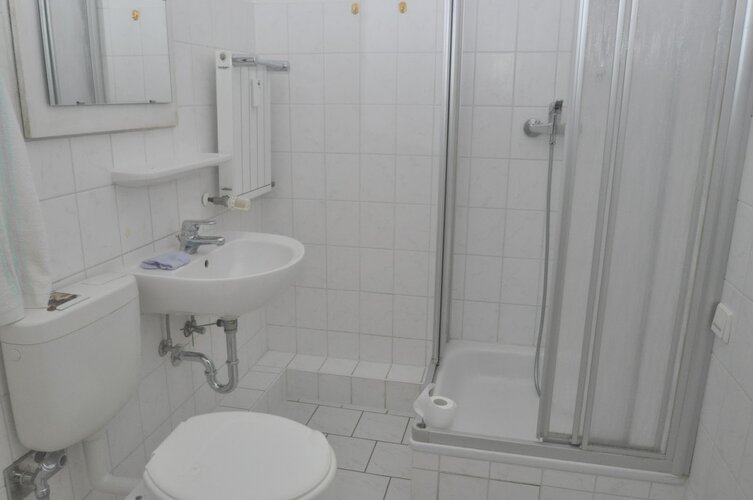 Zum Mietangebot verlinktes Bild: Seniorenwohnung mit Aufzug.