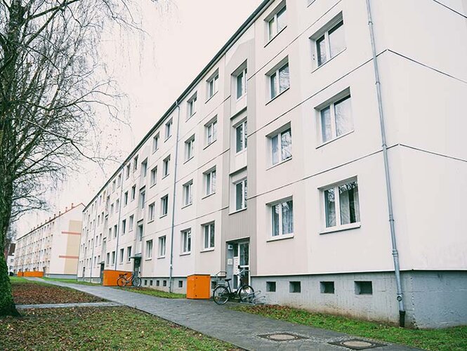 Zum Mietangebot verlinktes Bild: Mit Blick ins Grün. Erstbezug nach Sanierung.