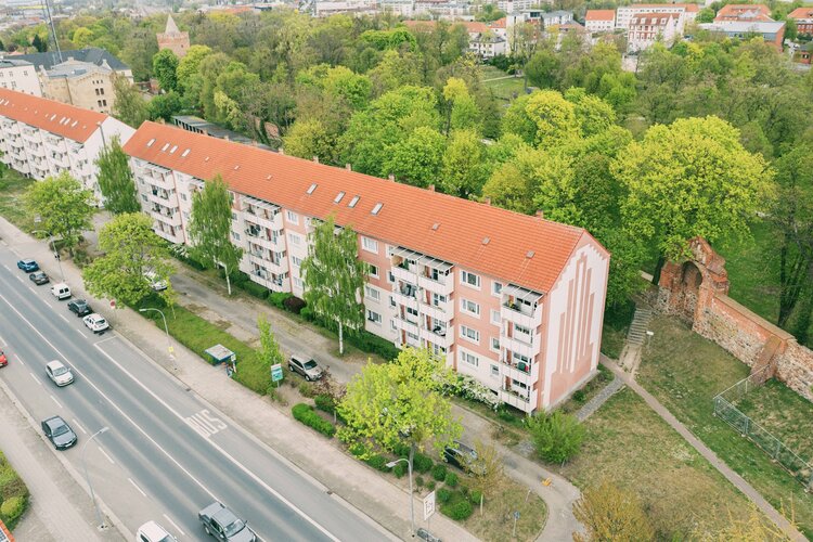 Zum Mietangebot verlinktes Bild: ...nur wenige Stufen ins Glück...Sanierte Erdgeschosswohnung.