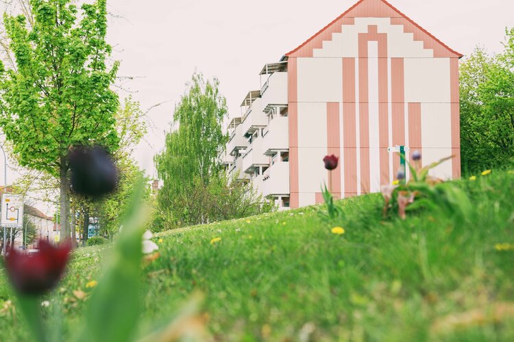 Zum Mietangebot verlinktes Bild: ...nur wenige Stufen ins Glück...Sanierte Erdgeschosswohnung.