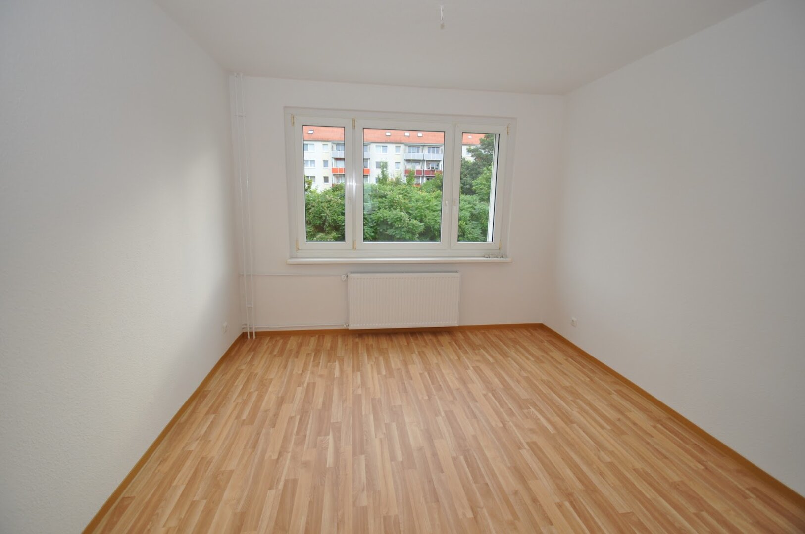Zum Mietangebot verlinktes Bild: Im 1. OG mit Balkon!